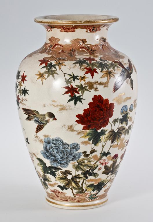 URNA, porslin, Satsuma, Japan tidigt 1900-tal.