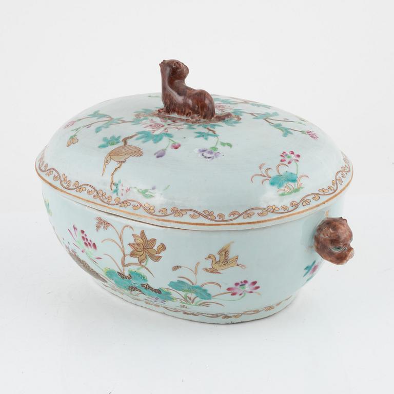 A Chinese Export famille rose tureen with cover, Qing dynasty (1736-95).