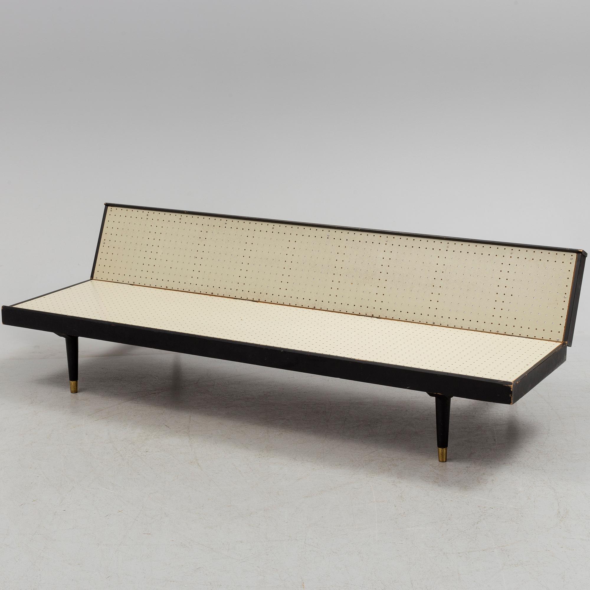 A mid 20th century daybed / sofa by Nordiska Kompaniet.