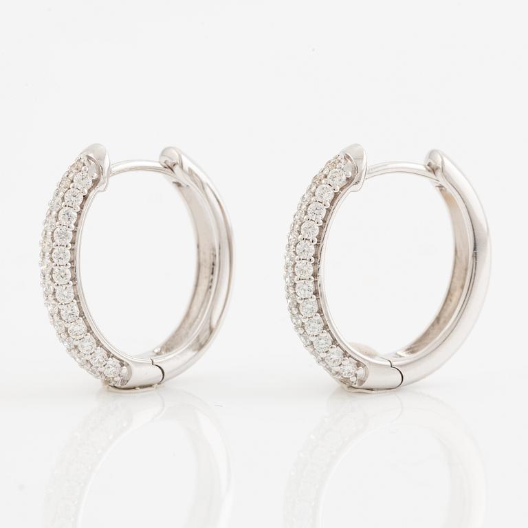 Hoop earrings 18K white gold with brilliant-cut diamonds.