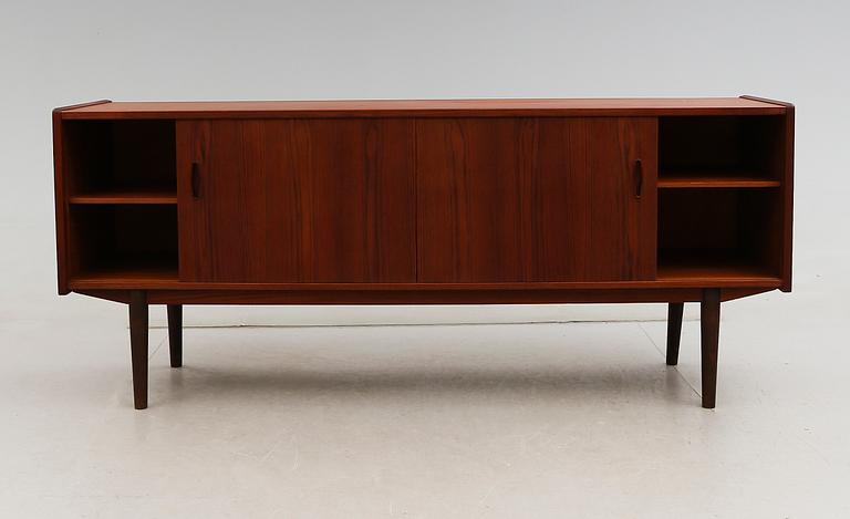 SIDEBOARD, "Trio", Nils Jonson, Troeds, Bjärnum, 1900-talets andra hälft.