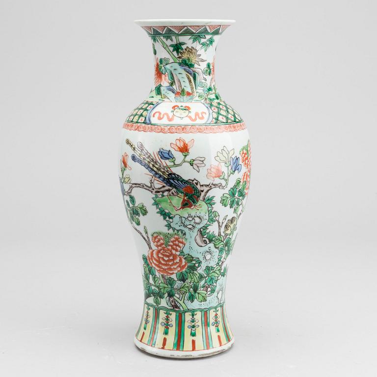 A Chinese porcelain vase 19th century.