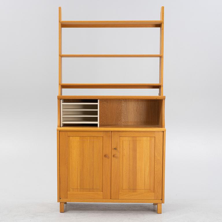 Carl Malmsten, a oak 'Visingsö' bookcase/cabinet, second half of the 20th Century.