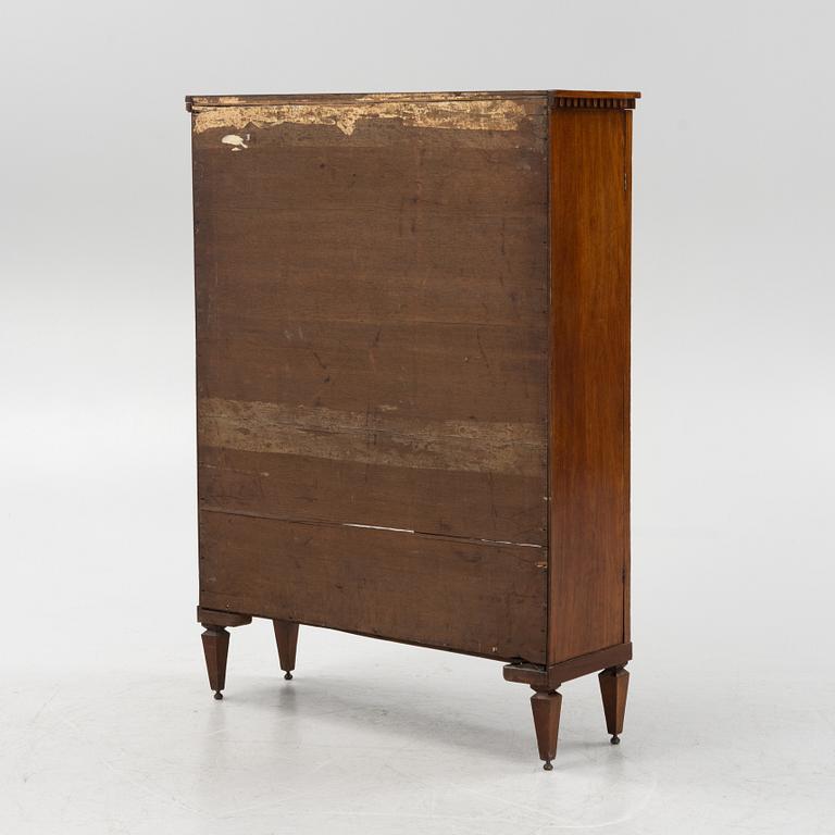 Bokskåp, sengustavianskt, 1800-talets början.