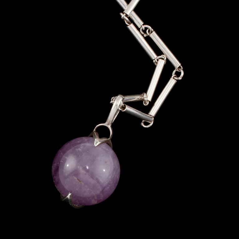 COLLIER, silver med kulformad ametist. Vikt 19 g.