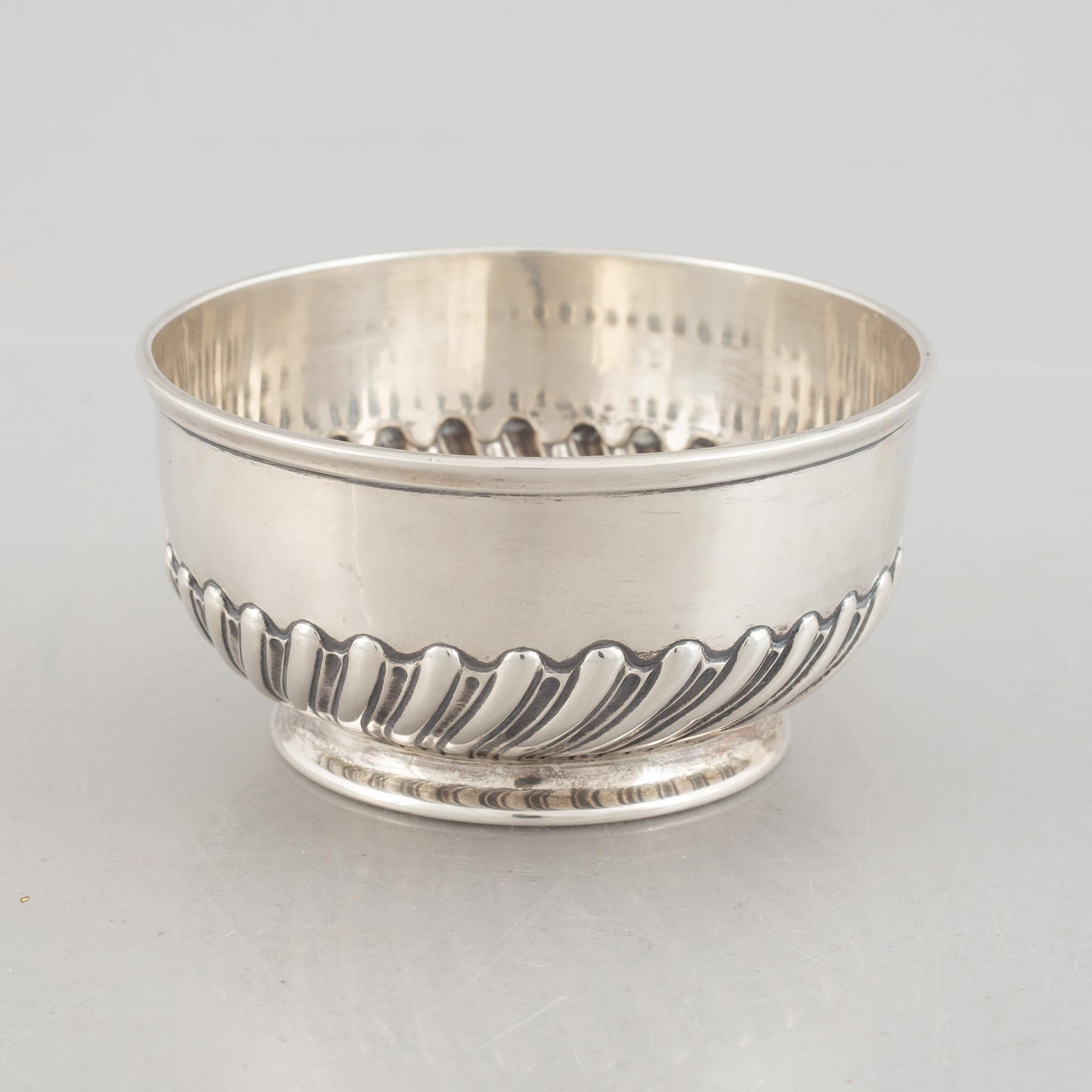 Te- och kaffeservis, 3 delar, samt sockerskål, silver, bl a E. Silver & Co, Sheffield, England 1946-47.