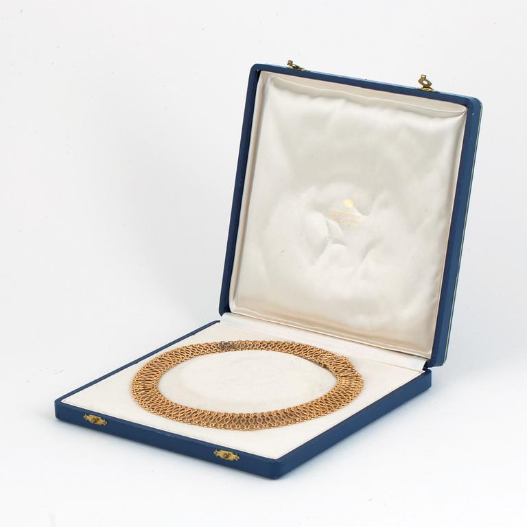 18K gold necklace.