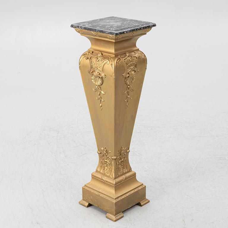 A Louis XV-style pedestal, around 1900.
