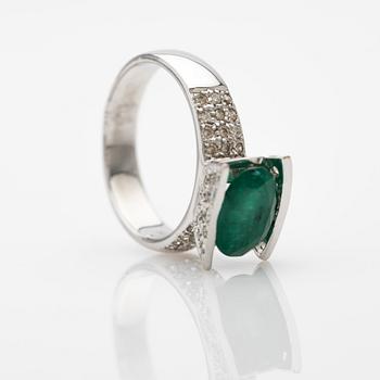 Ring, 18k gold with emerald and diamonds.