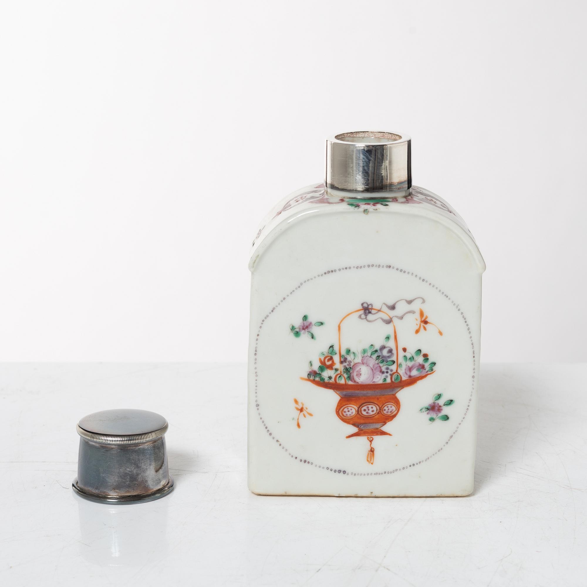 Tedosa och stekfat, kompaniporslin, Kina, Qingdynastin, 1700-tal.