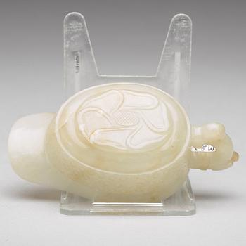 A carved nephrite ewer, China, presumably late Qing dynasty.