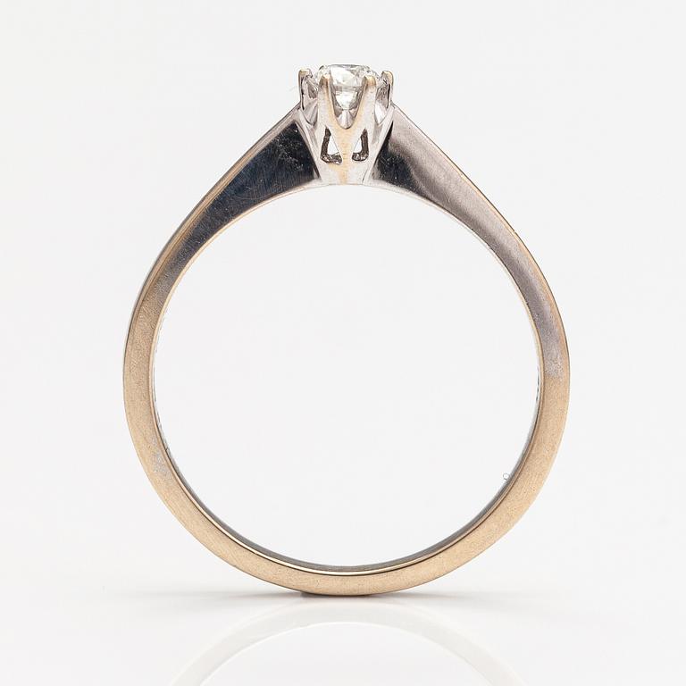 Ring, 18K vitguld, diamant ca 0.15 ct enligt gravyr.
