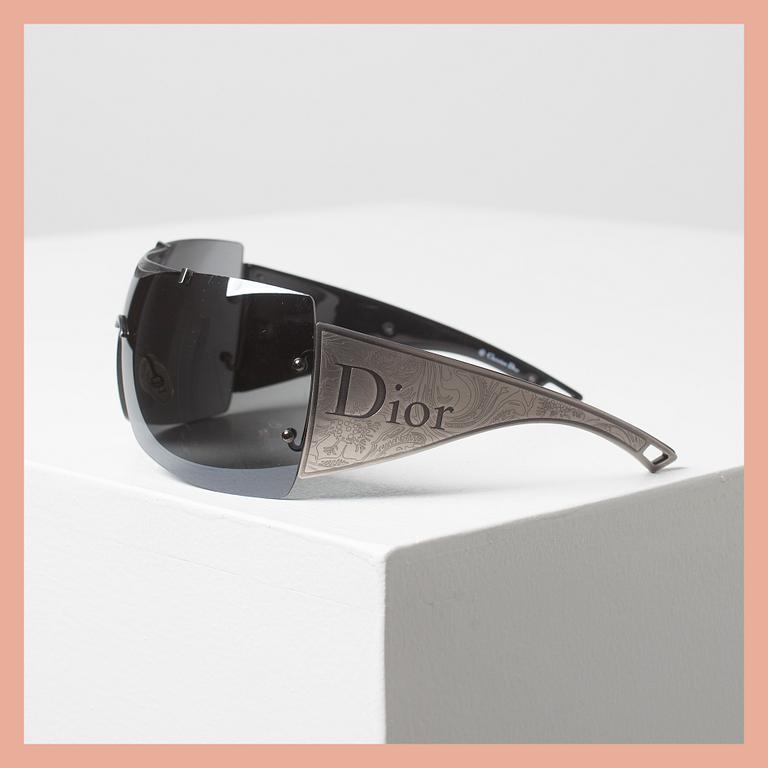 SOLGLASÖGON, Christian Dior.