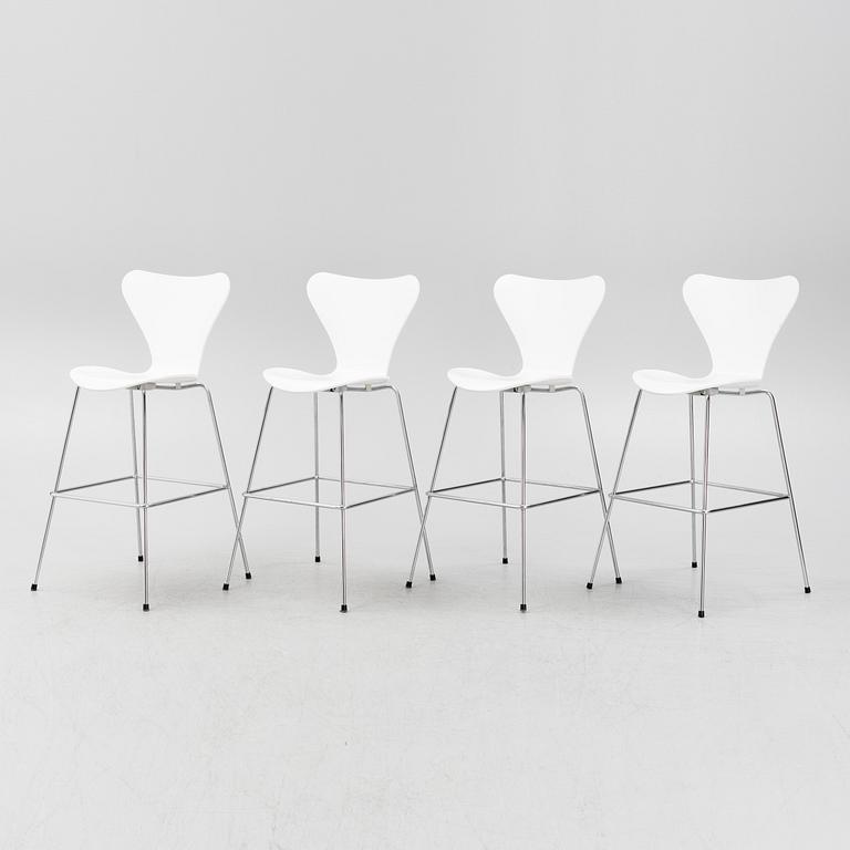 Arne Jacobsen, barstolar, 4 st, "Sjuan", Fritz Hansen, Danmark, 2013.