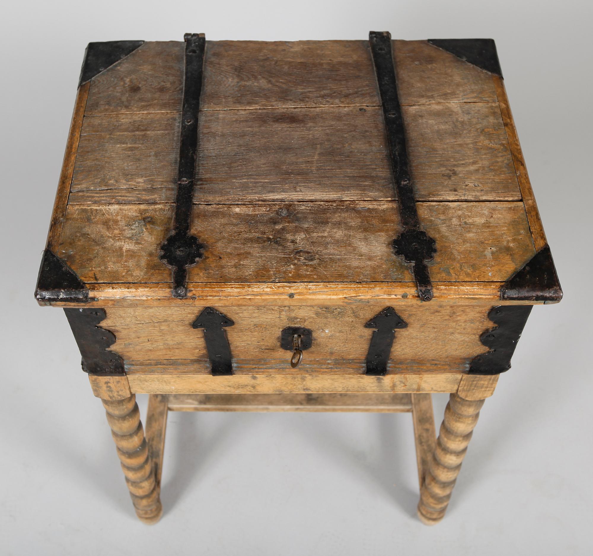 SKRIN, på benställning, allmoge, 1700-/1800-tal.