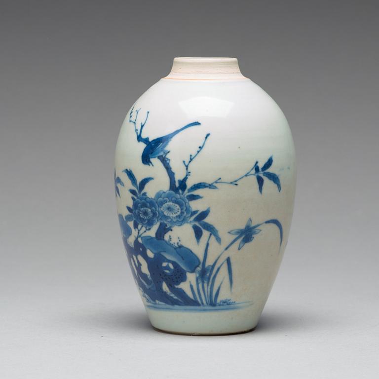 A blue and white transitional vase, 17th Century.