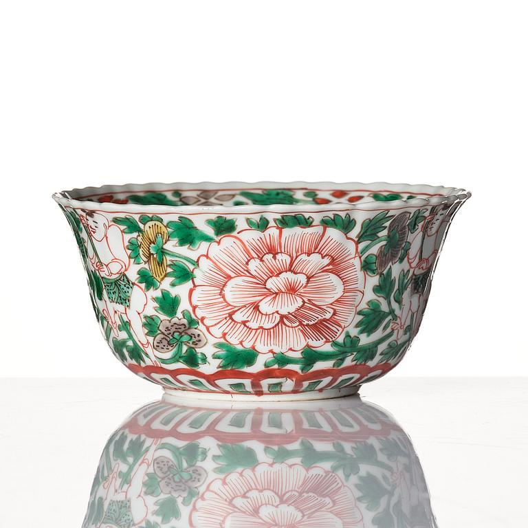 A famille verte cup, Qing dynasty, Kangxi (1662-1722).