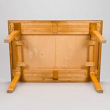 Alvar Aalto, matbord, modell 92 för O.Y. Huonekalu-ja Rakennustyötehdas A.B. 1900-talets mitt.
