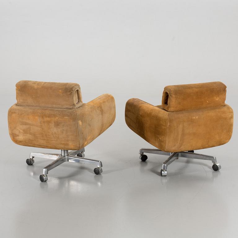 A pair of Doerner Faultless 1970's loungechairs.