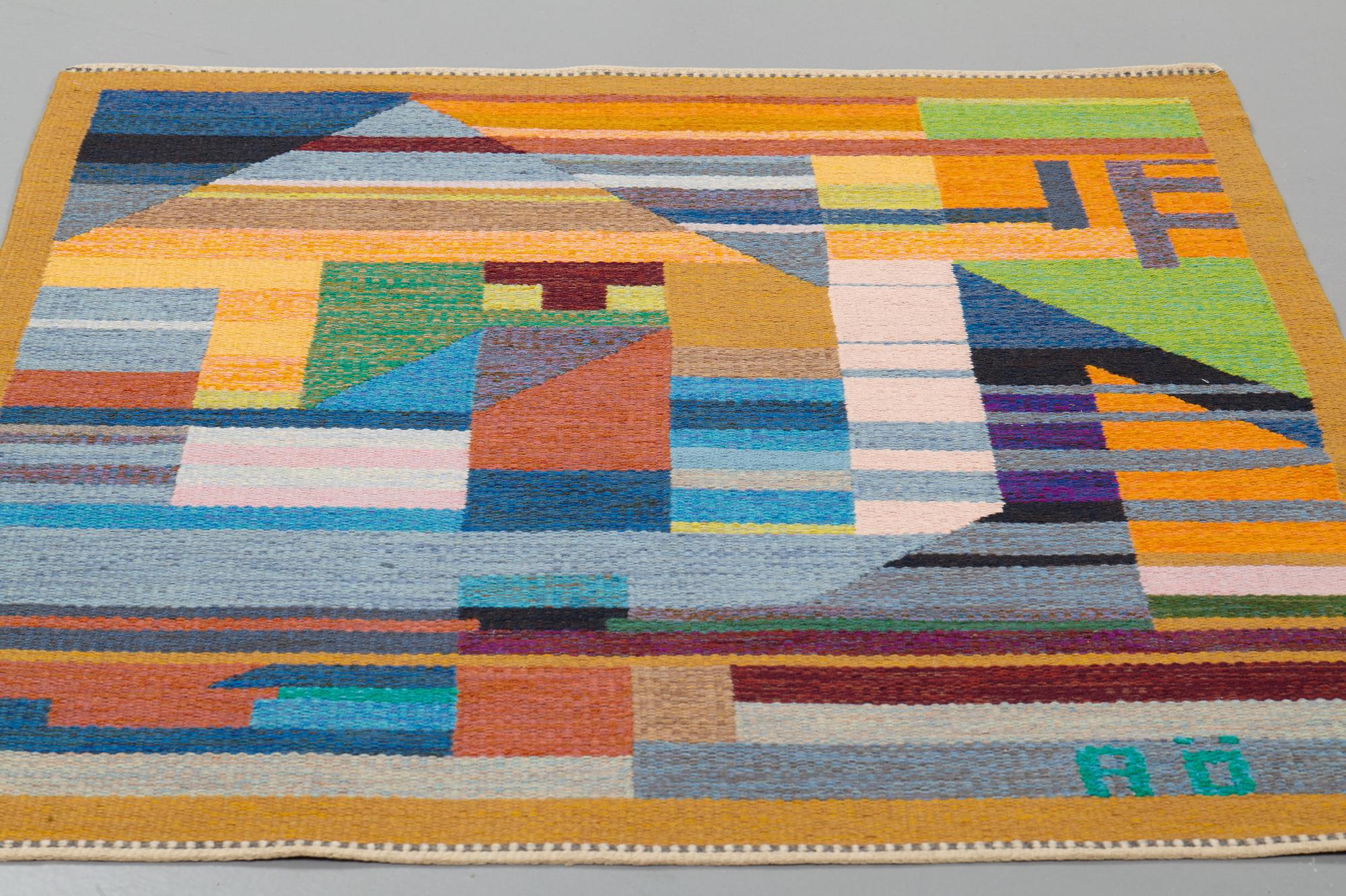 Agda Österberg, MATTA, rölakan, ca 160 x 125 cm, invävd signatur AÖ på framsidan och broderat AGDA ÖSTERBERG på baksidan.