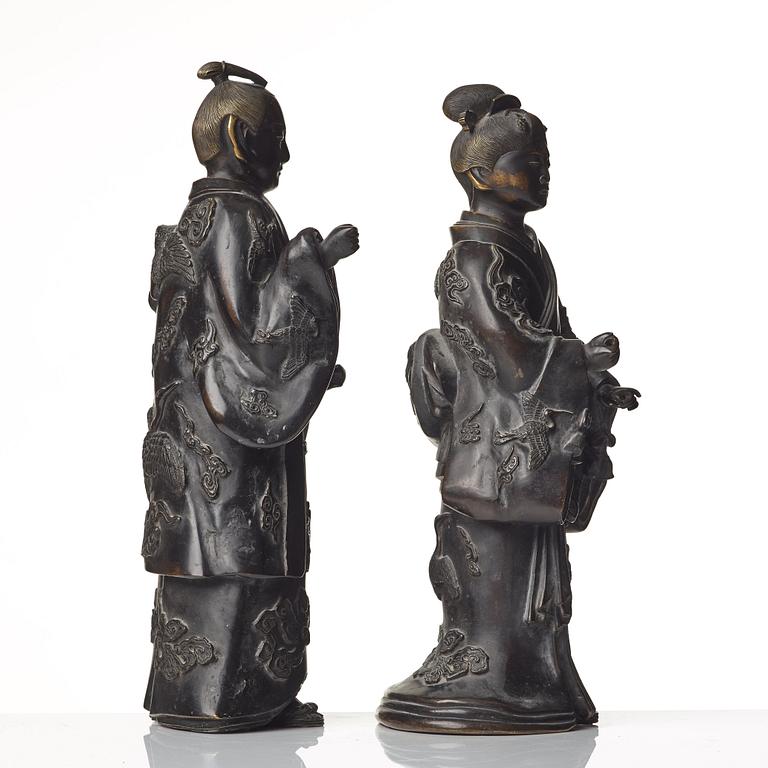 Two standing Japanese bronze sculptures of a Samurai and Bijin, Edo period (1603-1868).