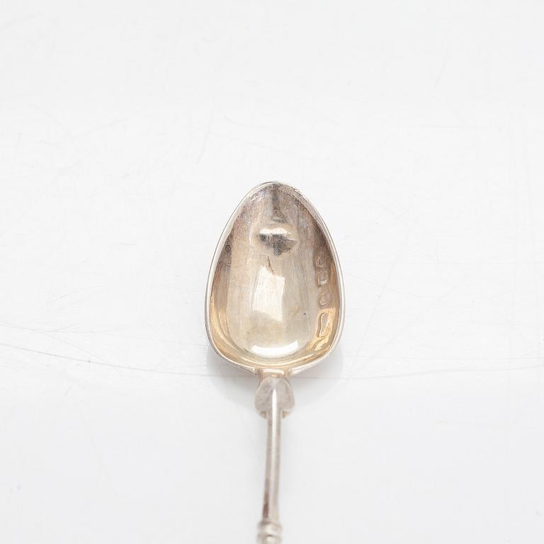 A set of 12 coffee spoons and sugar tongs in fitted case, silver import mark of Georg Edvard & Son, Glasgow 1900.