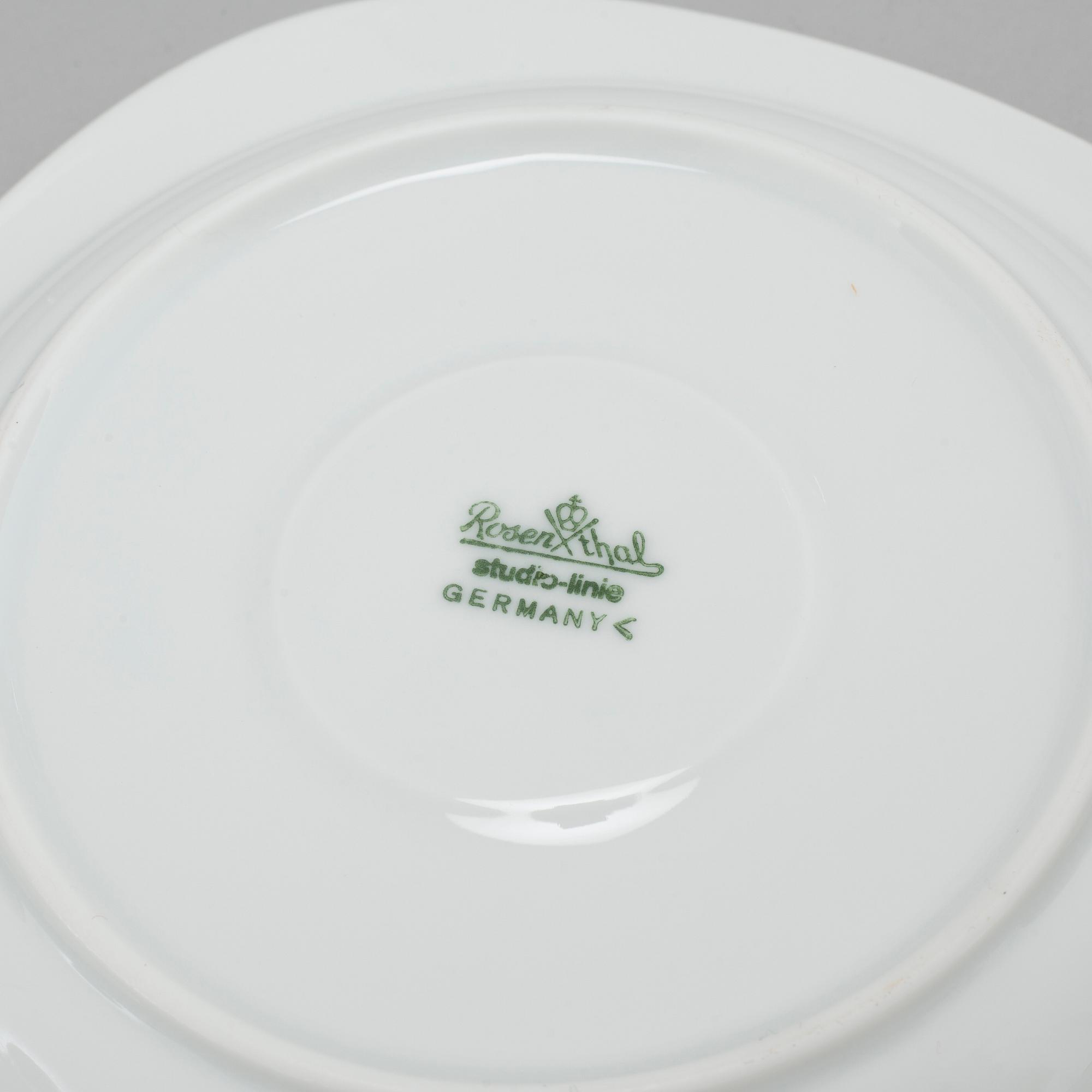 14 pieces of "Suomi" porcelain table ware, designed in 1976 by Timo Sarpaneva for Rosenthal.