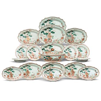 982. A Chinese Export dinner service, Qing dynasty, Qianlong (1736-95). (62 pieces).