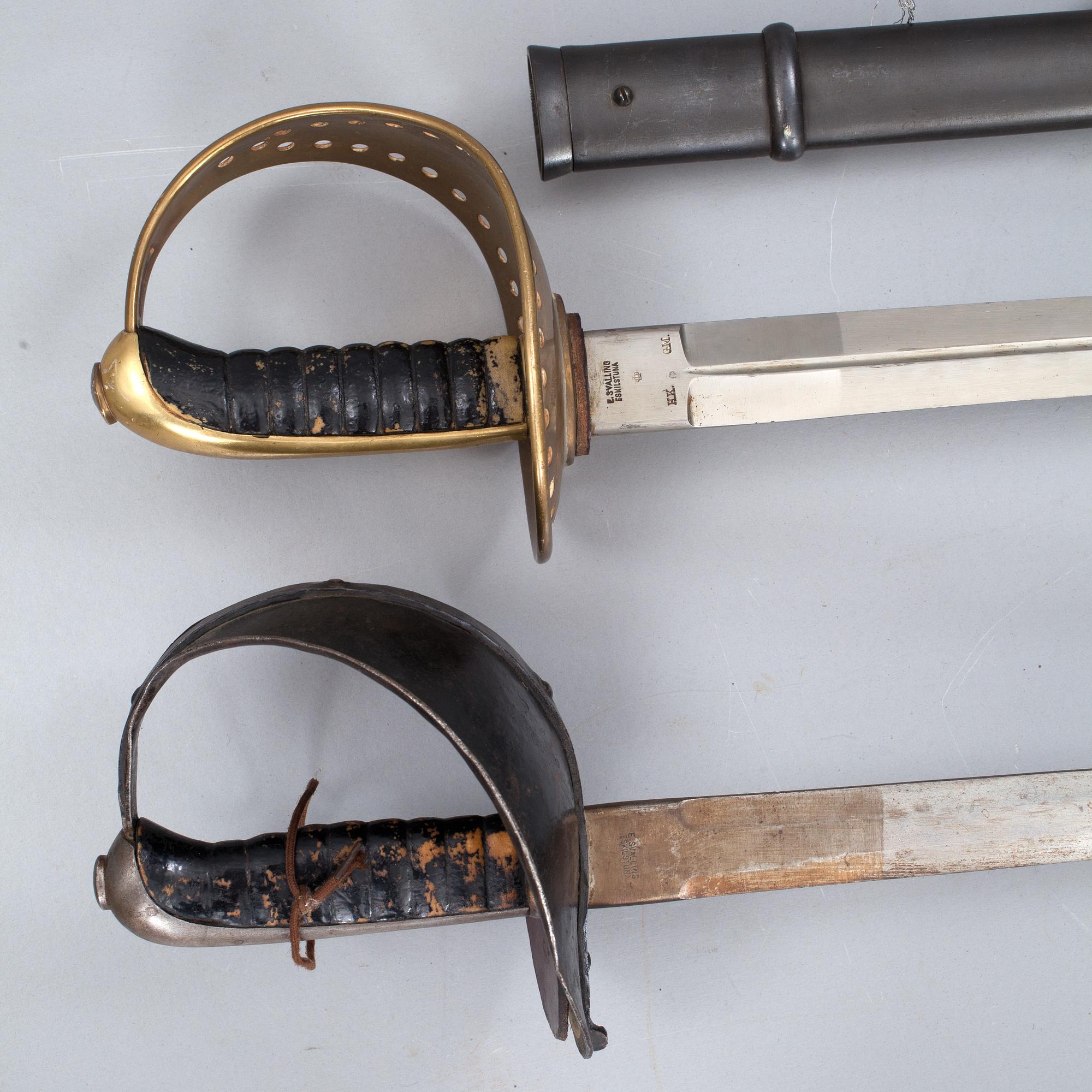 SABLAR, 2 st, för manskap, märkta E Svalling, Eskilstuna.