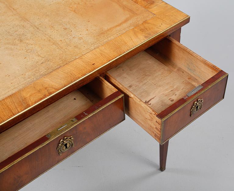 SKRIVBORD, sengustaviansk stil, omkring år 1900.