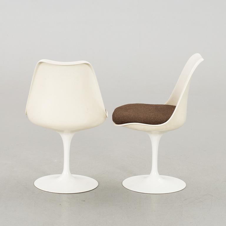 EERO SAARINEN, stolar 2 st "Tulip" för Knoll International, 1900-talets andra hälft.