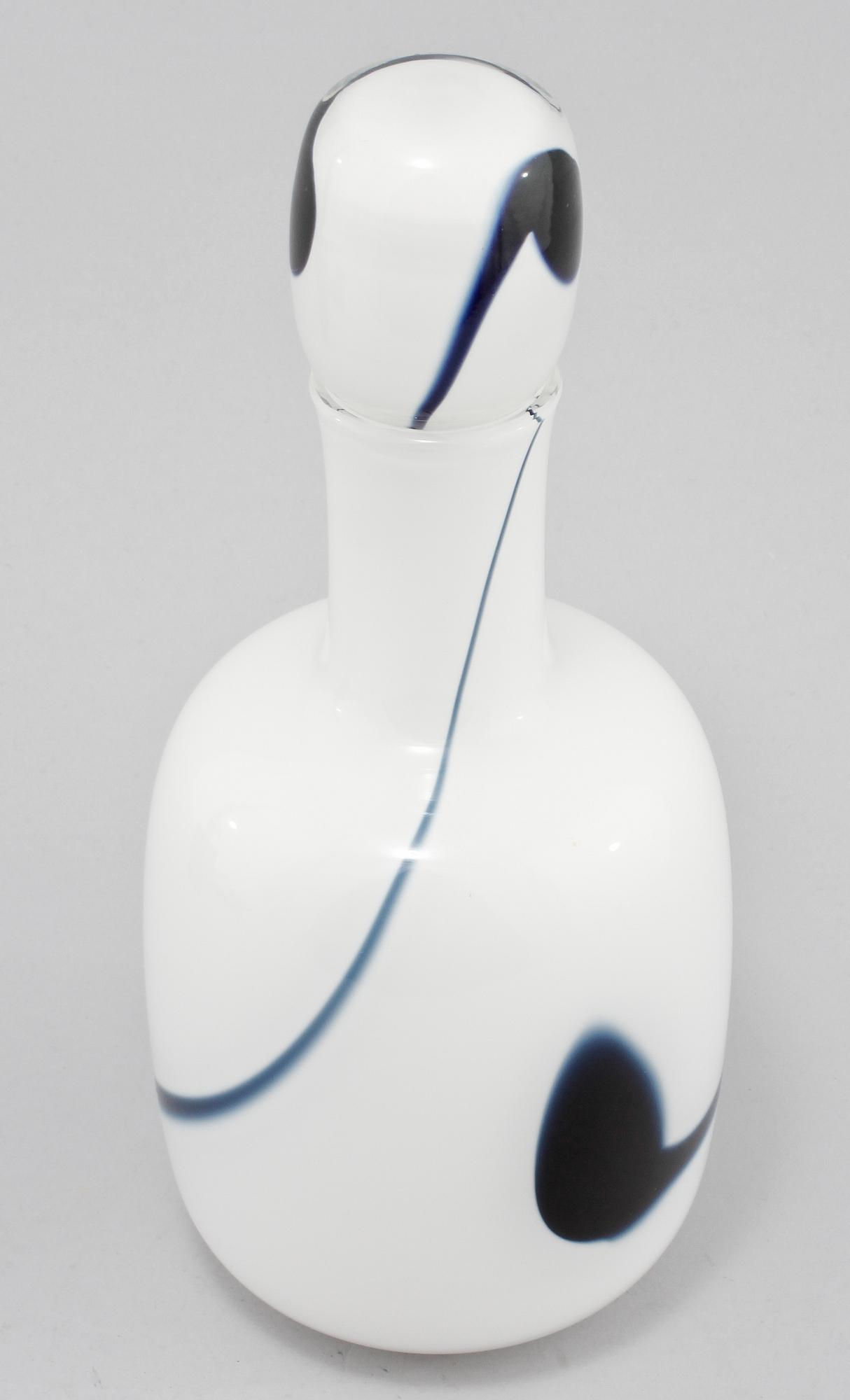 KARAFF, glas, "Blues", Timo Sarpaneva, Iittala, 1900-talets andra hälft, signerad.