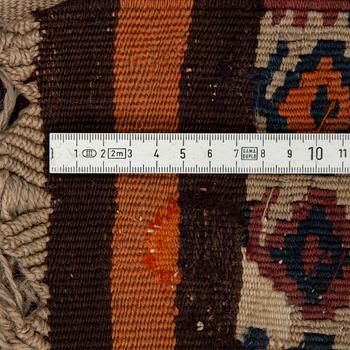 Matto, a kilim, a semi-antique Oriental, ca 181-190 x 80-85,5 cm.