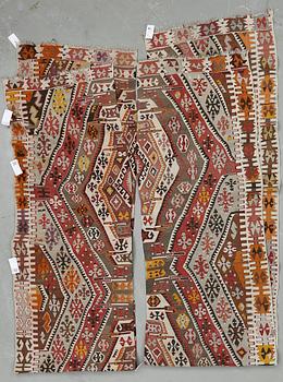 MATTOR, 2 st. Semiantik/antik Kelim. Ca 404x73 resp. 387x70 cm.