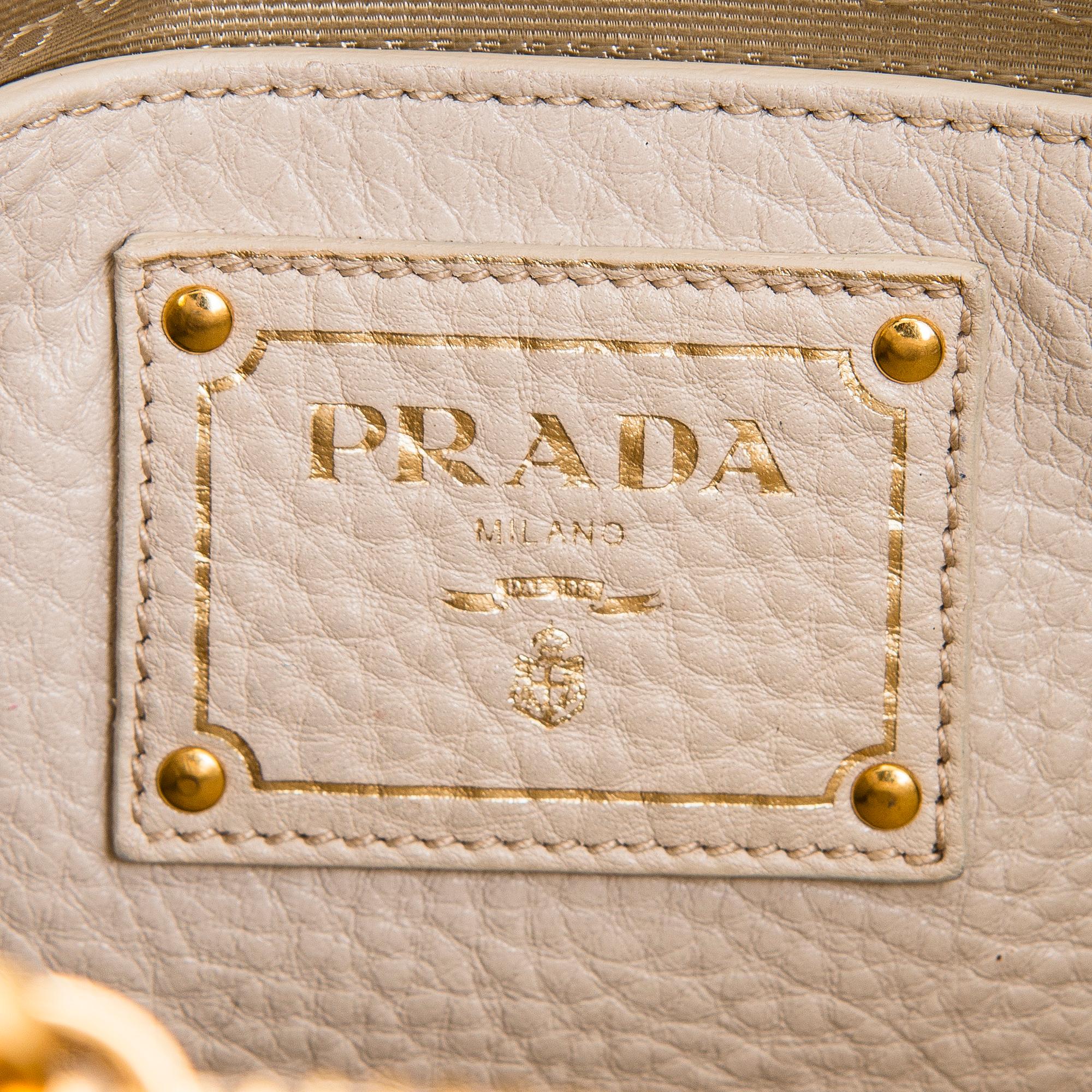 Prada, a 'Vitello Daino Tote' bag.