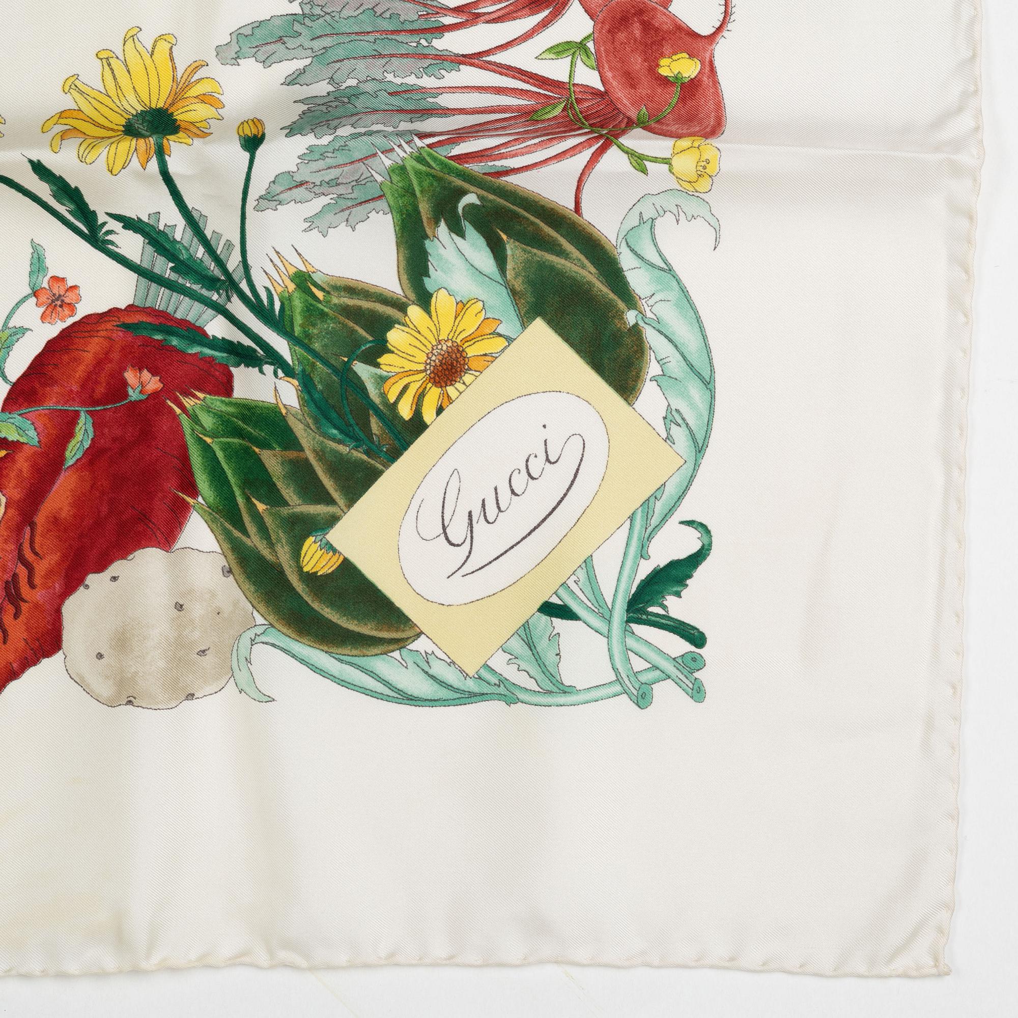 Gucci garden scarf deals