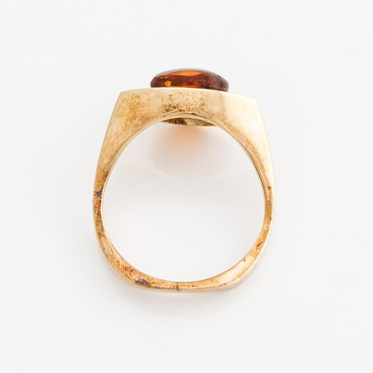 Ring in 14K gold with amber.