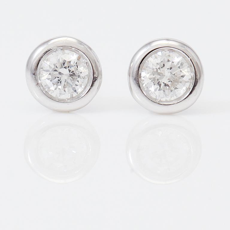 ÖRHÄNGEN, 1 par, solitära briljantslipade diamanter totalt ca 0,20 ct.