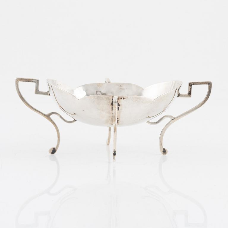 An early 20th century Chinese silver bowl, mark of Wing Nam & Company, Hong Kong.