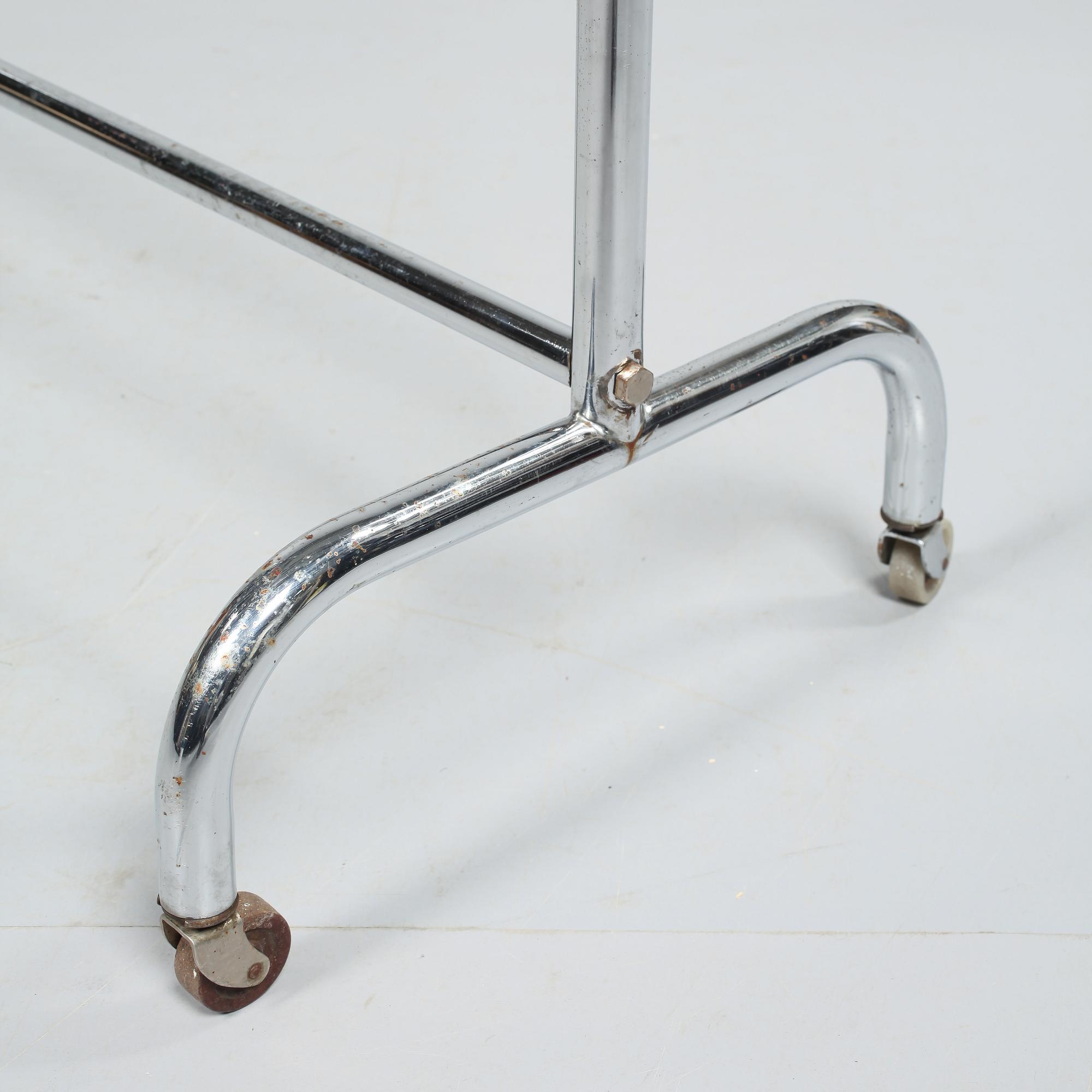 KLÄDHÄNGARE, omkring 1900-talets mitt.