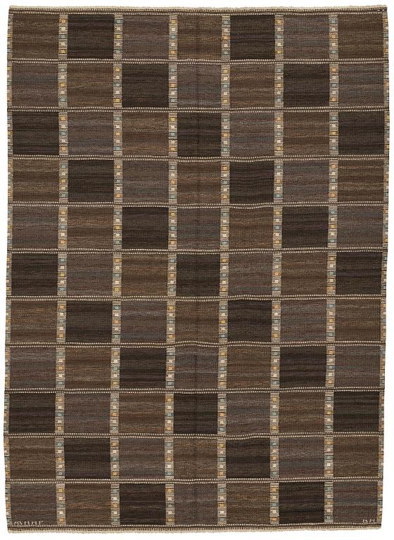 Barbro Nilsson, Matta, "Falurutan mörk", rölakan, ca 278 x 198-202 cm, signerad AB MMF BN.