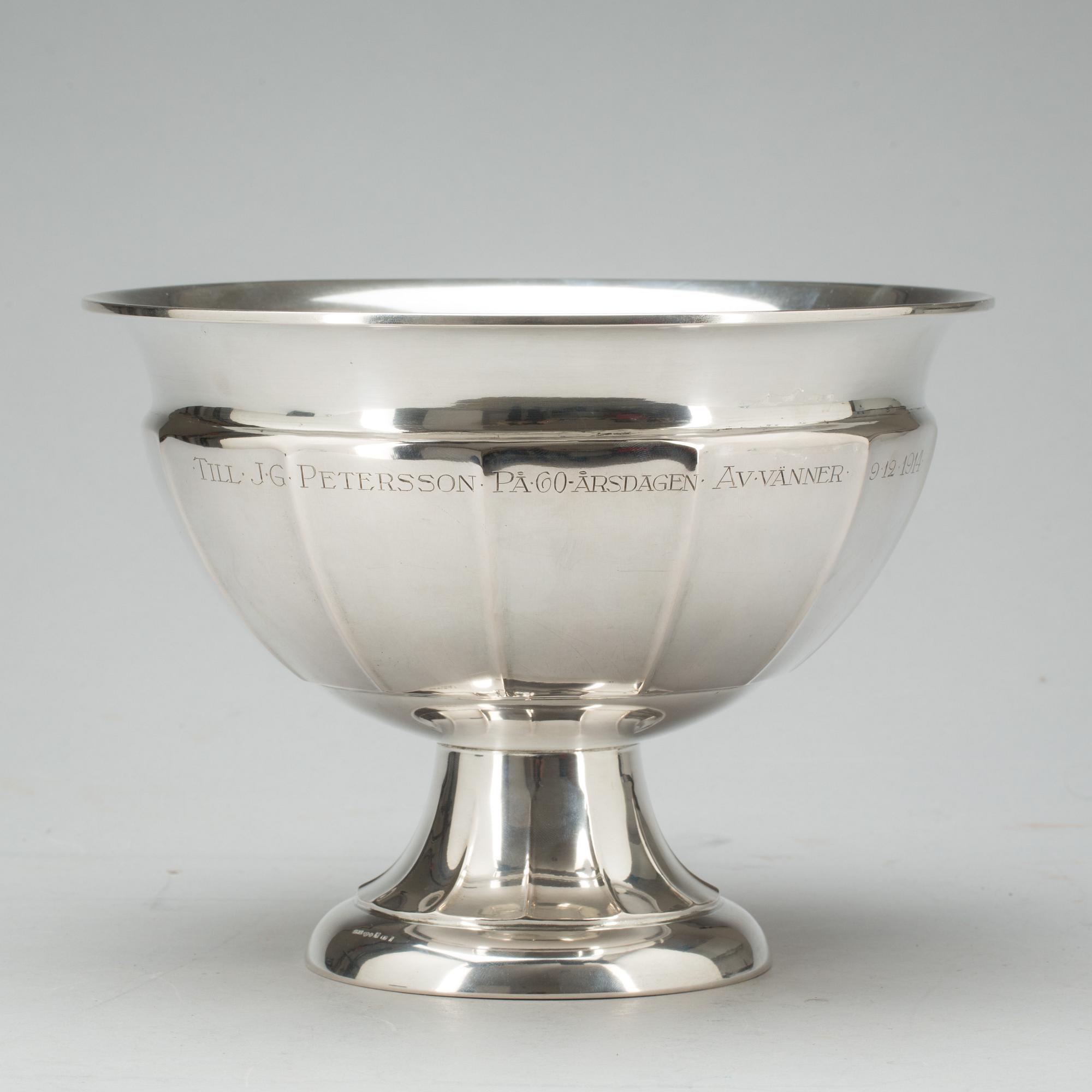 SKÅL på FOT, silver, 1914. Vikt ca 620 g.