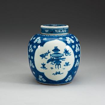 A blue and white jar with cover, Qing dynasty.