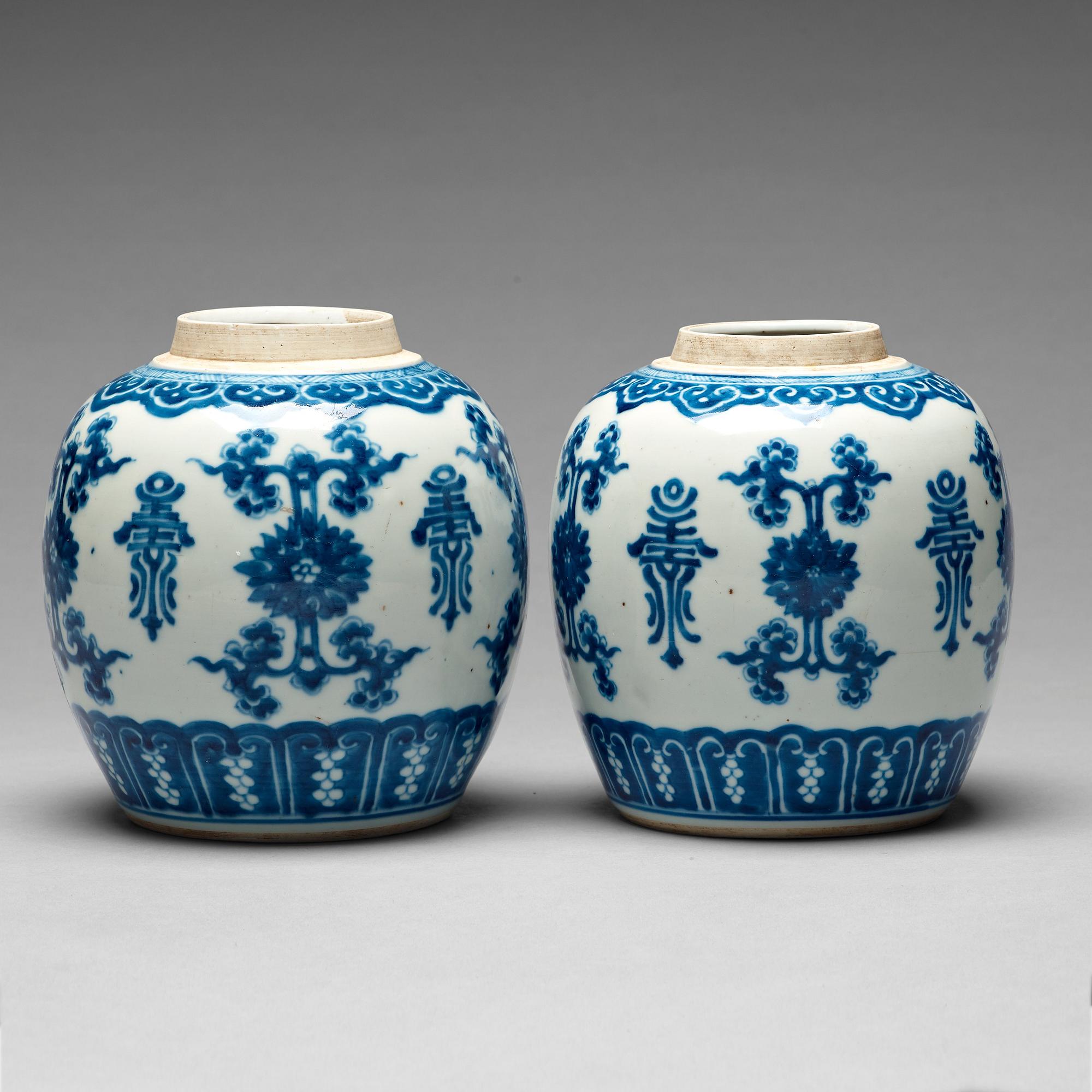 Two blue and white jars, Qing dynasty, Kangxi (1662-1722).