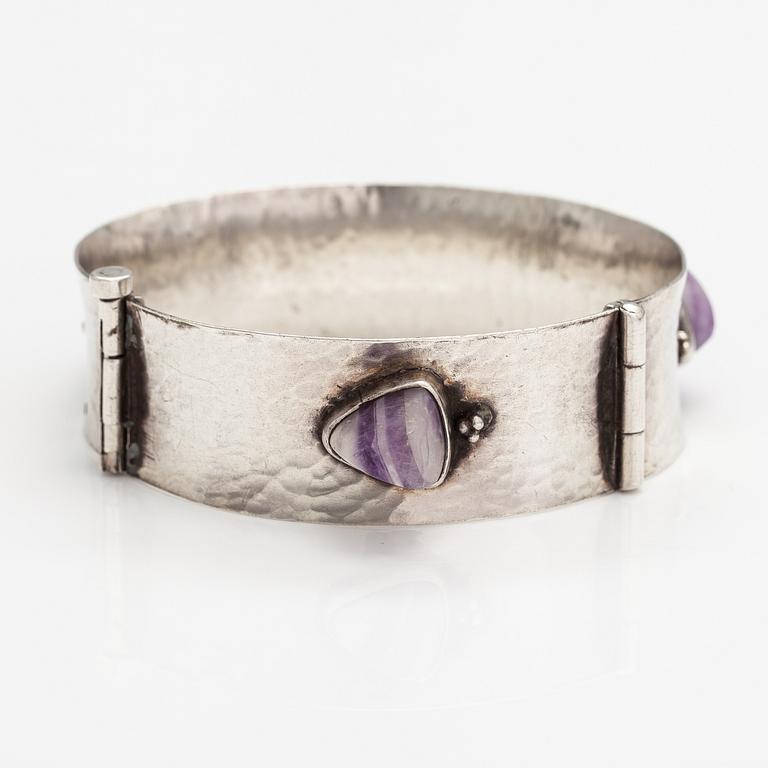 Reijo Sirkeoja, A silver bracelet with amethysts. Tampere 1960.