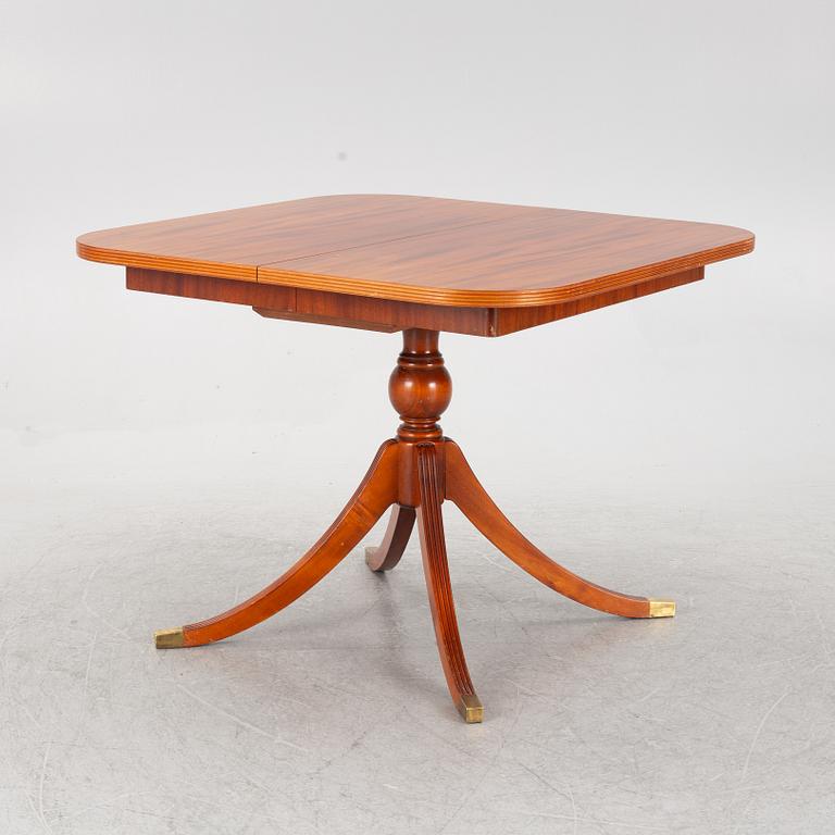 Dining table, England, second half of the 20th century.
