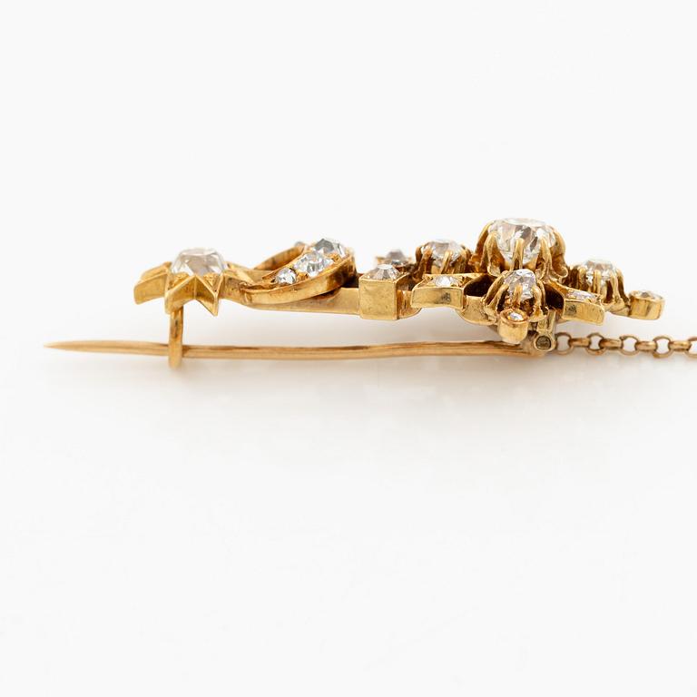 A brooch in gold with old-cut diamonds, in the form of a flower, ca turn of the 20th century.