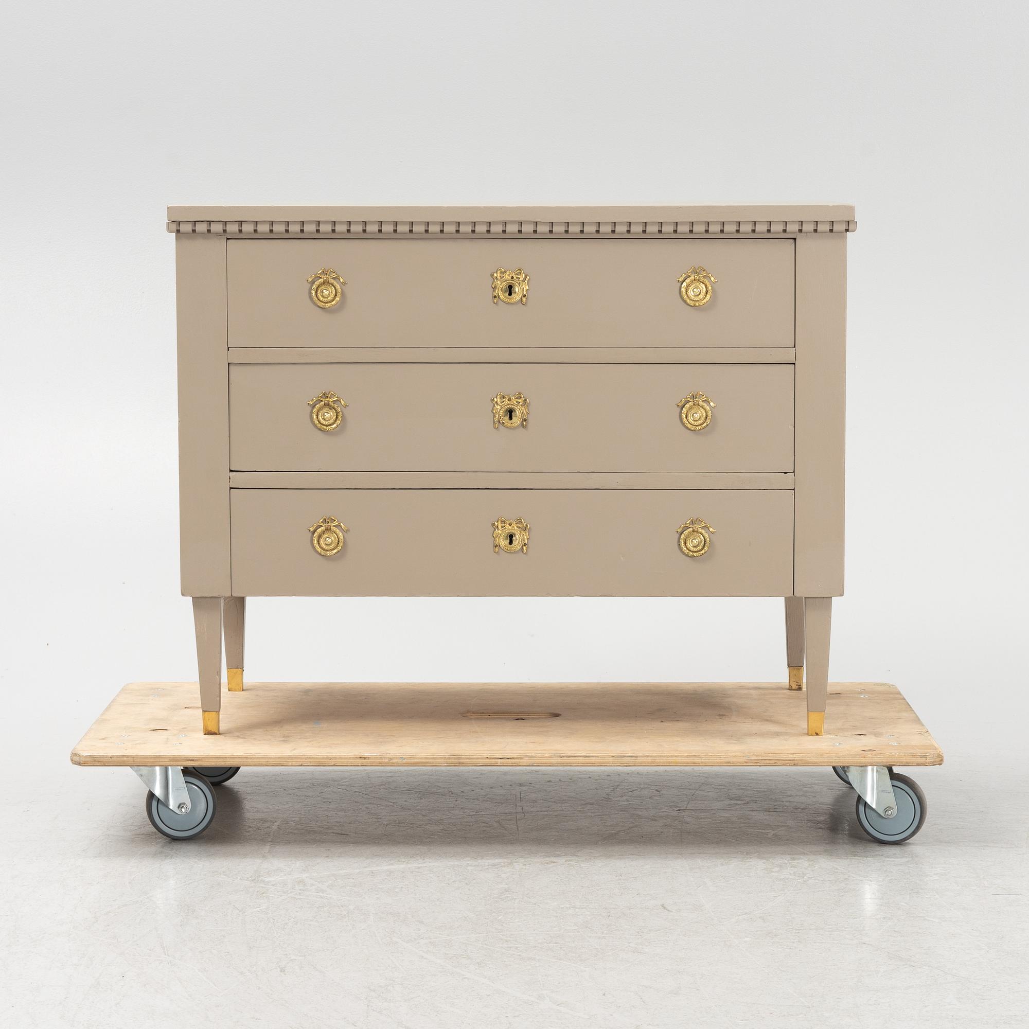 A painted Gustavian style chest of drawers, first half of the 20th century.
