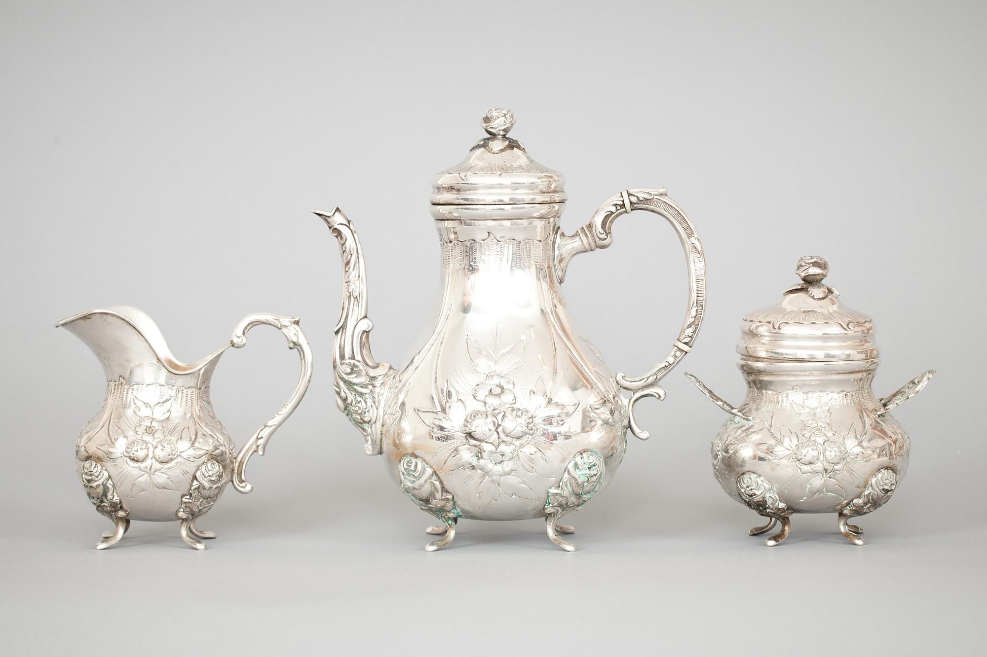 TESERVIS, silver, 3 delar. Rokoko-stil, svenska importstämplar, trol Tyskland.  1900-tal. Tot vikt ca 1500 g.