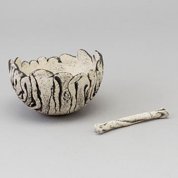 ULLA VIOTTI, bowl and object, stoneware, signed, second half of the 20th century.